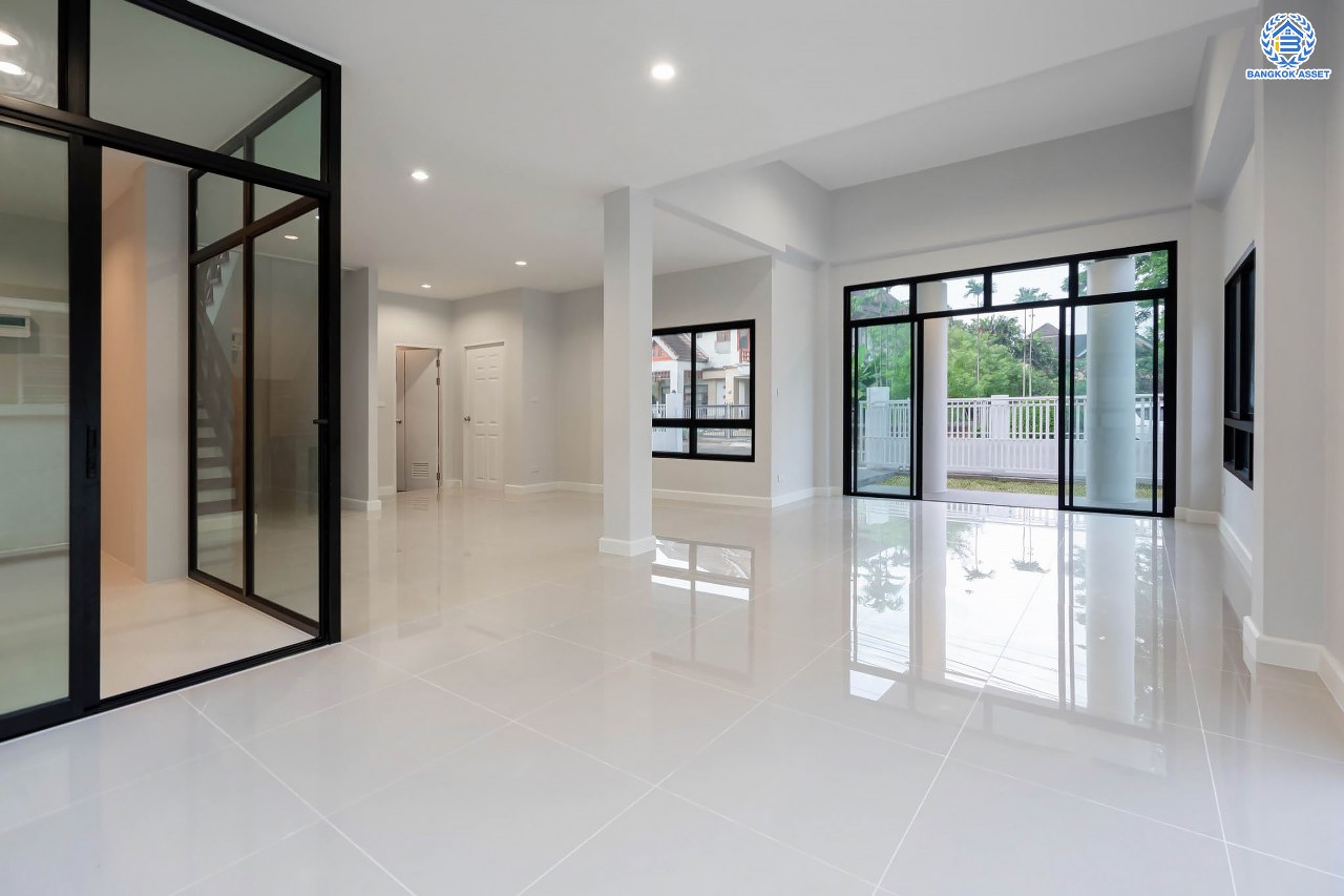 บ้านมือสองตกแต่งใหม่ ม.เนเบอร์โฮม วัชรพล เนื้อที่ 68 ตร.ว. ฟังก์ชัน 3 ห้องนอน 4 ห้องน้ำ 1 ห้องแม่บ้าน จอดรถได้ 2 คัน บนทำเลเชื่อมต่อหลายเส้นทาง ทั้ง ถนนสุขาภิบาล5 ถนนสายไหม และถนนรามอินทรา ใกล้ทางด่วน "ฉลองรัช" และรถไฟฟ้าสายสีเขียว "สถานีสายหยุด"